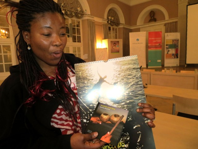 Breatrice, Ministerio da Cultura, Gana, recebe o CD e Calendario do Rios de Encontro