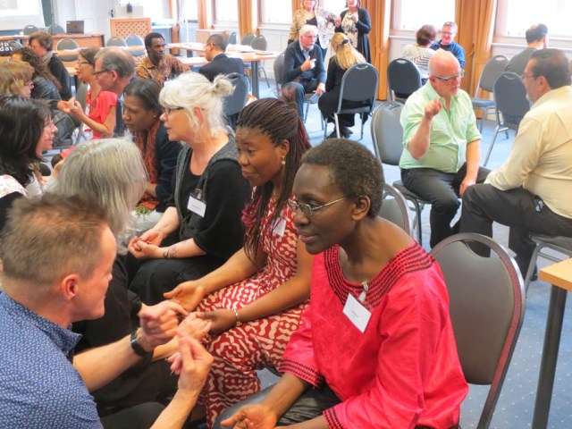 Governantes, gestores e arte educadores de 47 paises reunidos pela UNESCO, dialogam em Munique sobre a apresentacao Amazonia Nossa Terra (a)