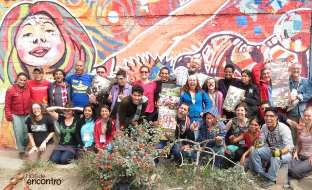 Gestores e arteducadores de Peru, Colombia, Argentina, Chile, Brasil, Canadá e Espanha celebram Amazônia Nossa Terra no Encontro Internacional de Teatro na Comunidade Villa El Salvador, em Lima, Peru