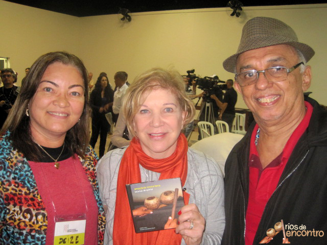 MartaSuplicy_recebe_cd_Latinhas