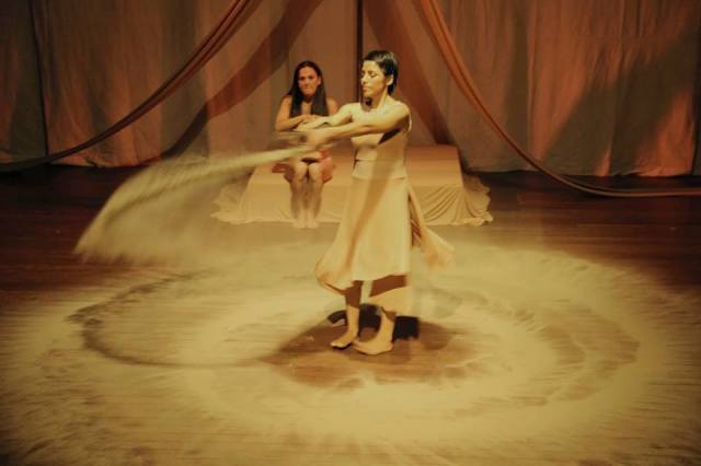 Cristina Ruiz, dançarina e educadora, nossa próxima artista em residência, de uma comunidade popular da Lima, Peru. 