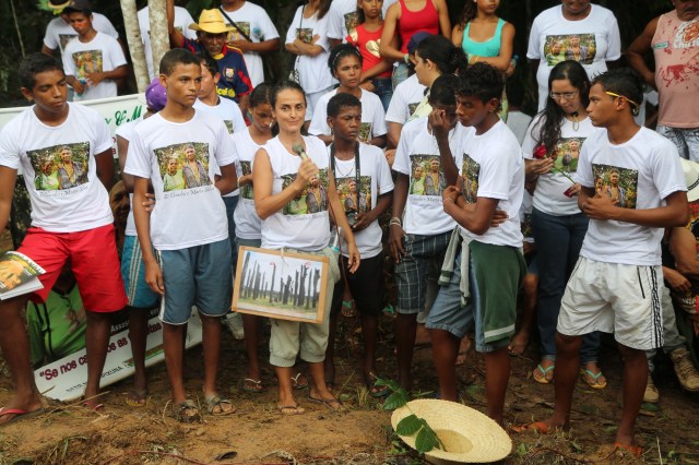 Mano Souza apresenta Erivaldo, Antonio, Alanis, Brendon, Brian, Igor e Rafael de Cabelo Seco, 12 vezes mais vulneráveis a ser assassinado de que jovens em qualquer outro região de Brasil,  como 'sementes do futuro'  