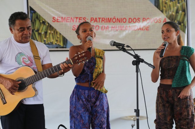 Depois de seis anos de atuação cultural, Camila Alves oferece cursos de dança no festival de verão.