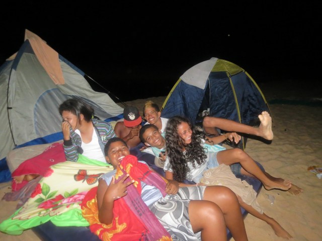 Acampamento lua cheia lançou Cine Coruja na Praia Tucunaré e integrou os coordenadores dos micro-projetos antes de iniciar os cursos de verão.   