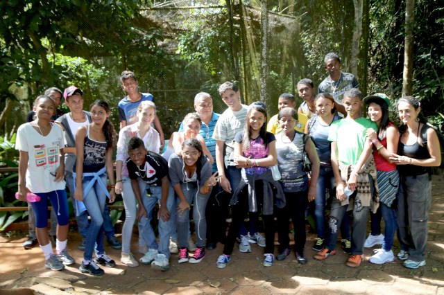 Os gestores do Rios de Encontro na entrada do Jardim Zoobotânico.   