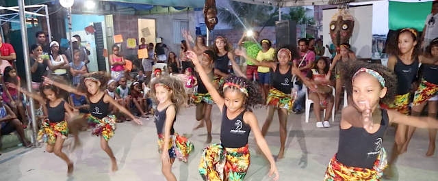 AfroMirim dança sua celebração de Consciência Negra na Orla de Cabelo Seco.