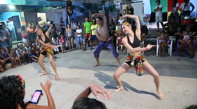 afromundi-dança na orla de cabelo seco, declarou solidariedade com o povo de Mariana (MG), e condenou a violência da Vale e seus parceiros.