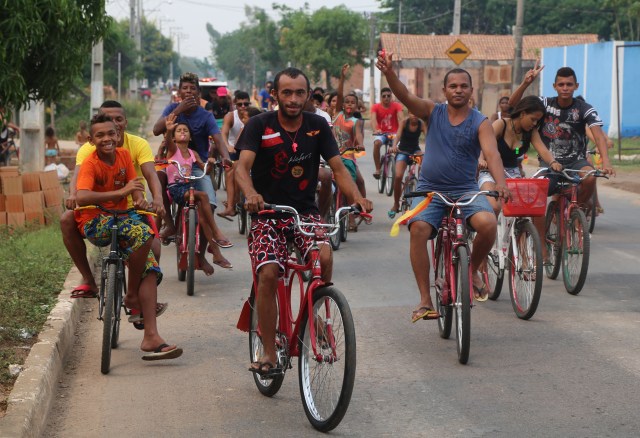Pais e filhas, moradores e jovens celebram a vida da comunidade e seu Rio Tocantins, integrando consciência negra e ecocultural!
