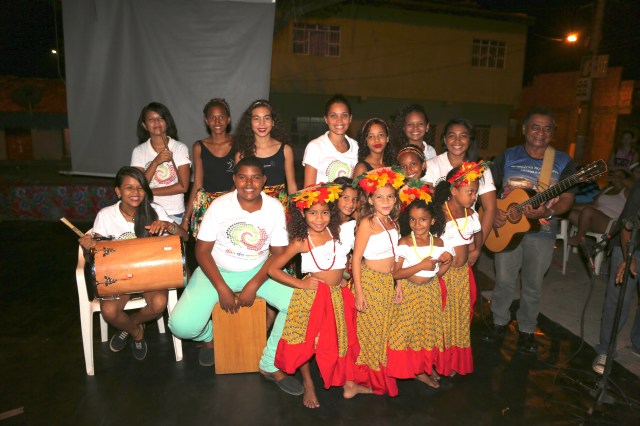 Duas gerações das Latinhas de Quintal se retratam no final do Festival Beleza Amazonica 2015