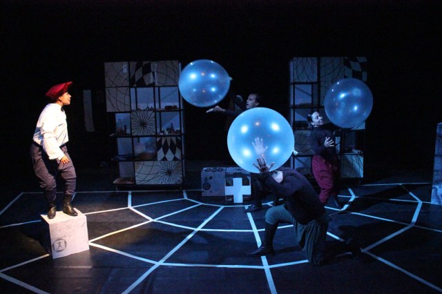 Nuestra Gente apresenta Galileo de Bertold Brecht, destacando a arte da ciência e jovens mulheres como protagonistas do futuro (Lima).