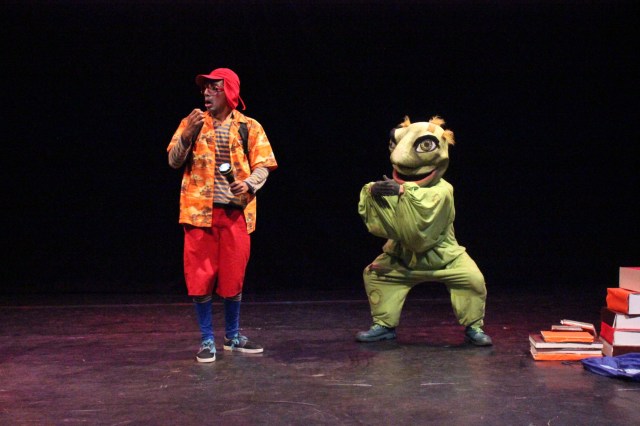 Vichama Teatro, parceiro de Rios de Encontro, comemora 33 anos de teatro infantil com o espetáculo 'O Ladrão de Palavras'. Vai trazer para Marabá ao Festival de Beleza Amazônica 2016.