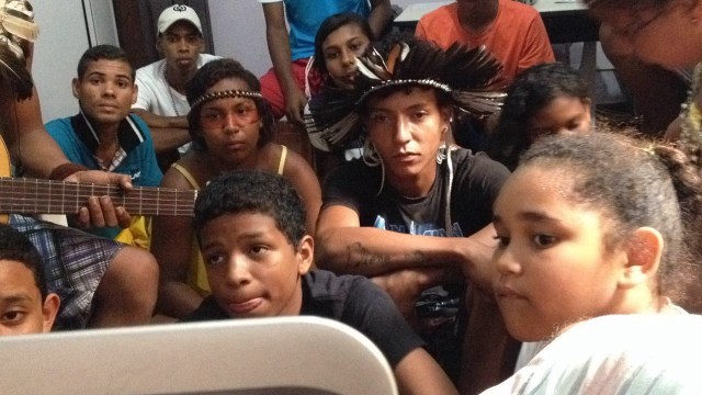 0 Jovens indigenas de Thydewas dialogam com jovens arteducadores do Rios de Encontro num primeiro encontro do projeto Redes de Criatividade, rumo ao Rios de Criatividade em novembro de 2016.