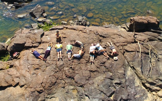 Gestores do Rios de Encontro, ABRA e a Unifesspa escrevem com seus corpos sua 'colaboração pela vida' no Pedral do Lourenção.