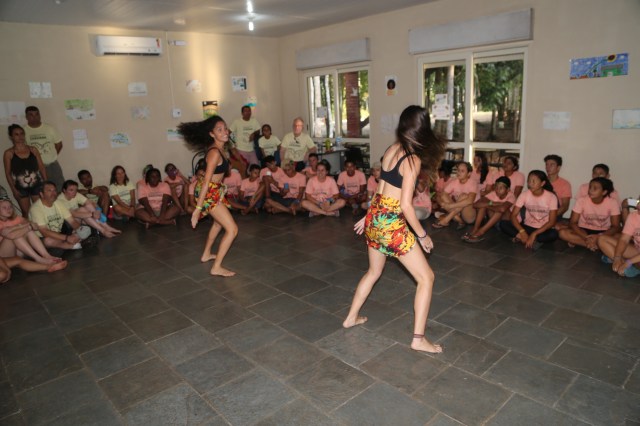 AfroMundi apresenta sua pesquisa em dança afro-brasileira aos alunos das Américas numa oficina de criação.
