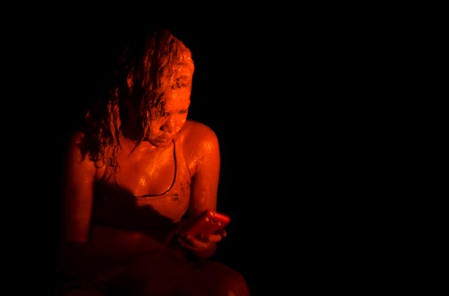 Camylla Alves apresenta Nascente em Chamas no Teatro Experimental Waldemar Henrique em Belém, no dia 30 de novembro.