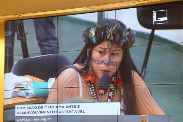 Liderança Mundurucu denuncia a violência contra a vida planetária da política energêtica da hidrelétrica atual.