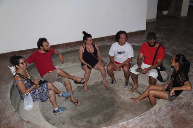 Os artistas de São Paulo curtam a primeira roda na Roda de Histórias e Sonhos na nova Casa dos Rios.