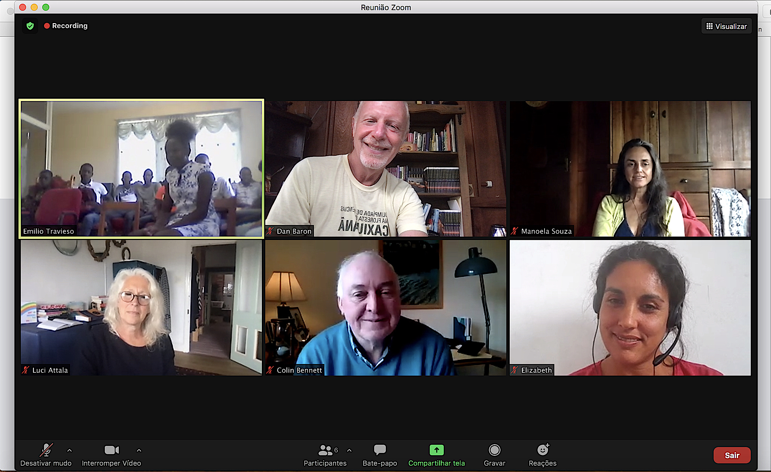 Foto 3 Alunos de Haiti explicam a ecossistema de abelhas à Rios de Econtro e a Aliança Educere