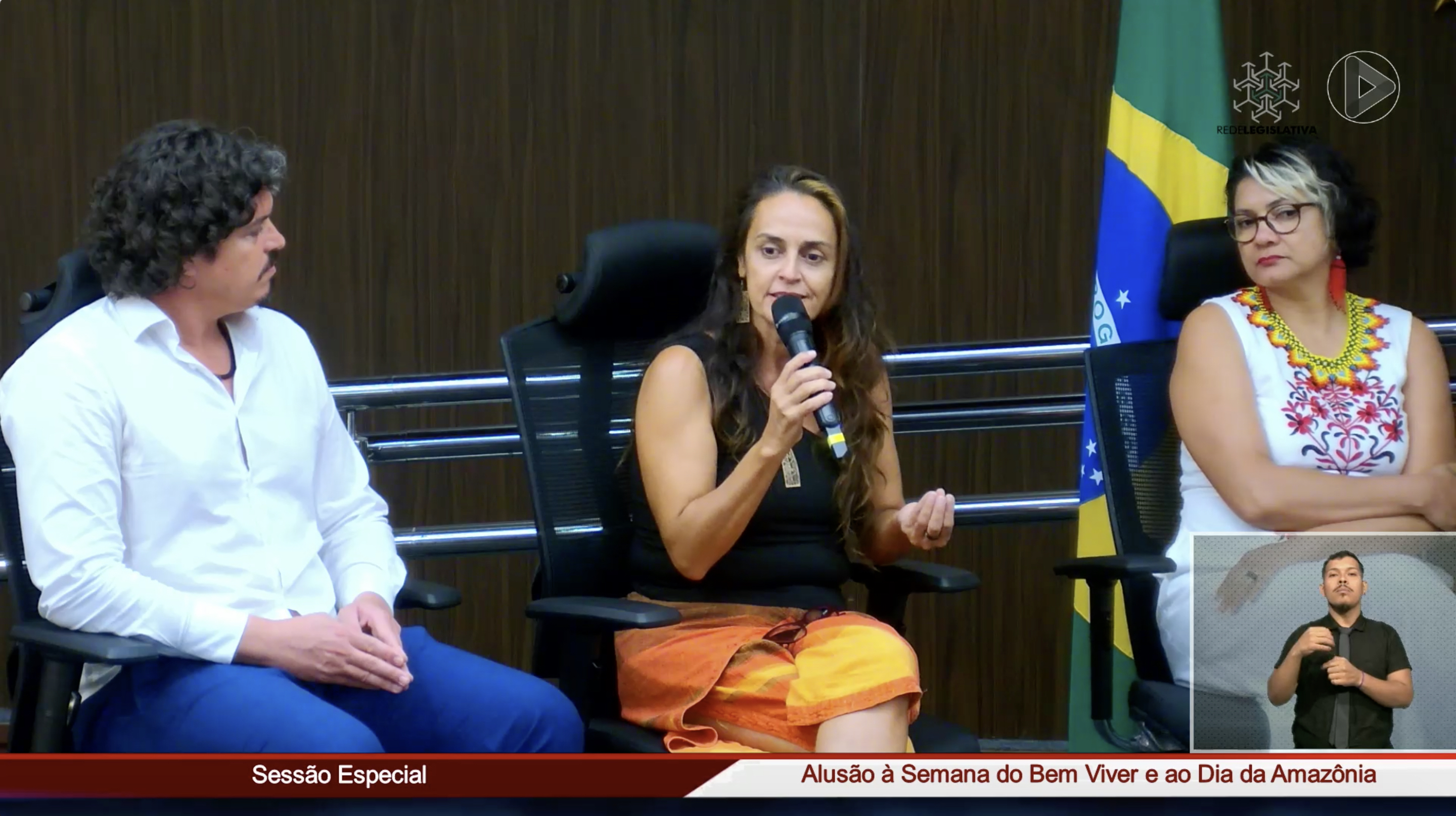 10 Manoela Souza explica a relação entre cura, eco-pedagogia e Amazônia Bem, Viver (Alepa, 04.09)