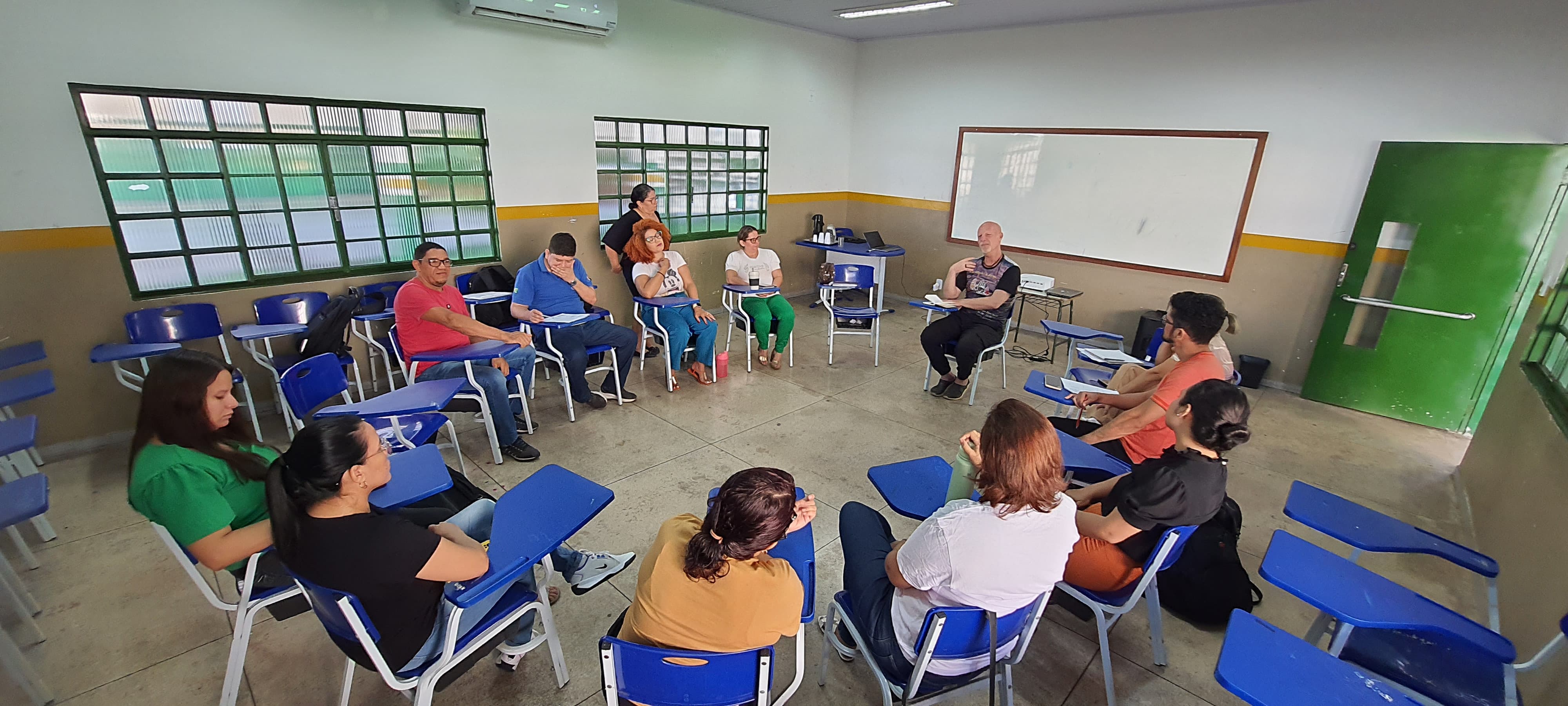 1 Em roda, junto com os participantes, Dan Baron defina os objetivos coletivos da oficina