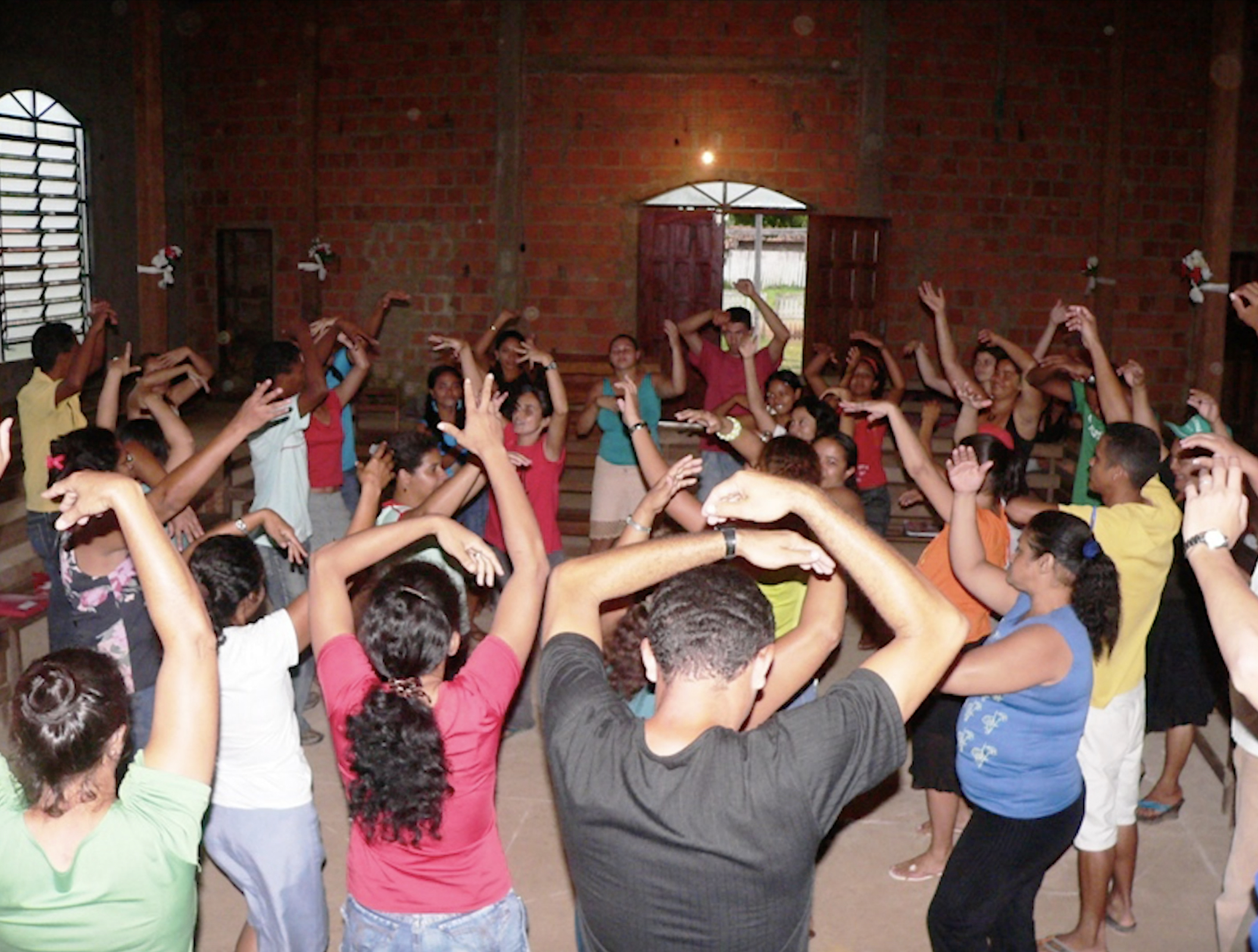 5 Dançando a chuva Amazônica no assentamento 17 de Abril em 2006